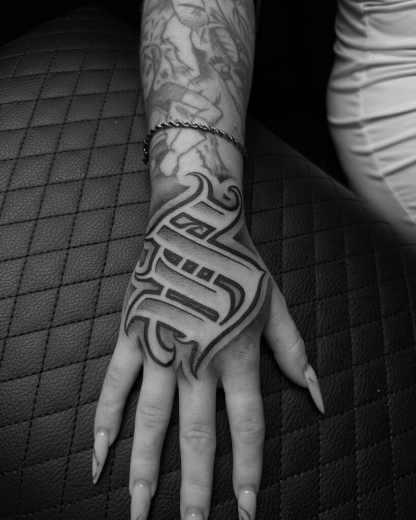 El Punto 08800 tatuaje lettering
